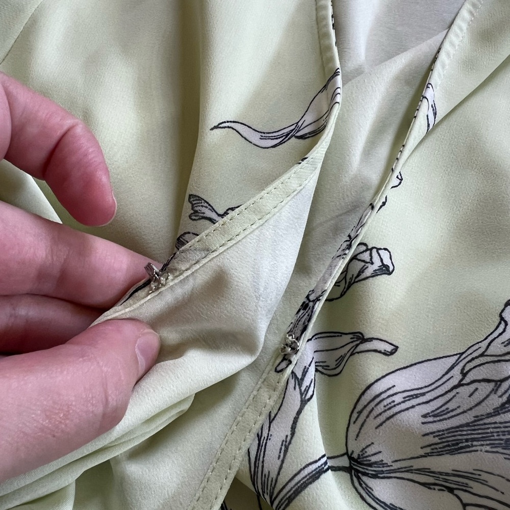 Banana Republic Green Wrap Blouse with Tie Front - Picture 3 of 5